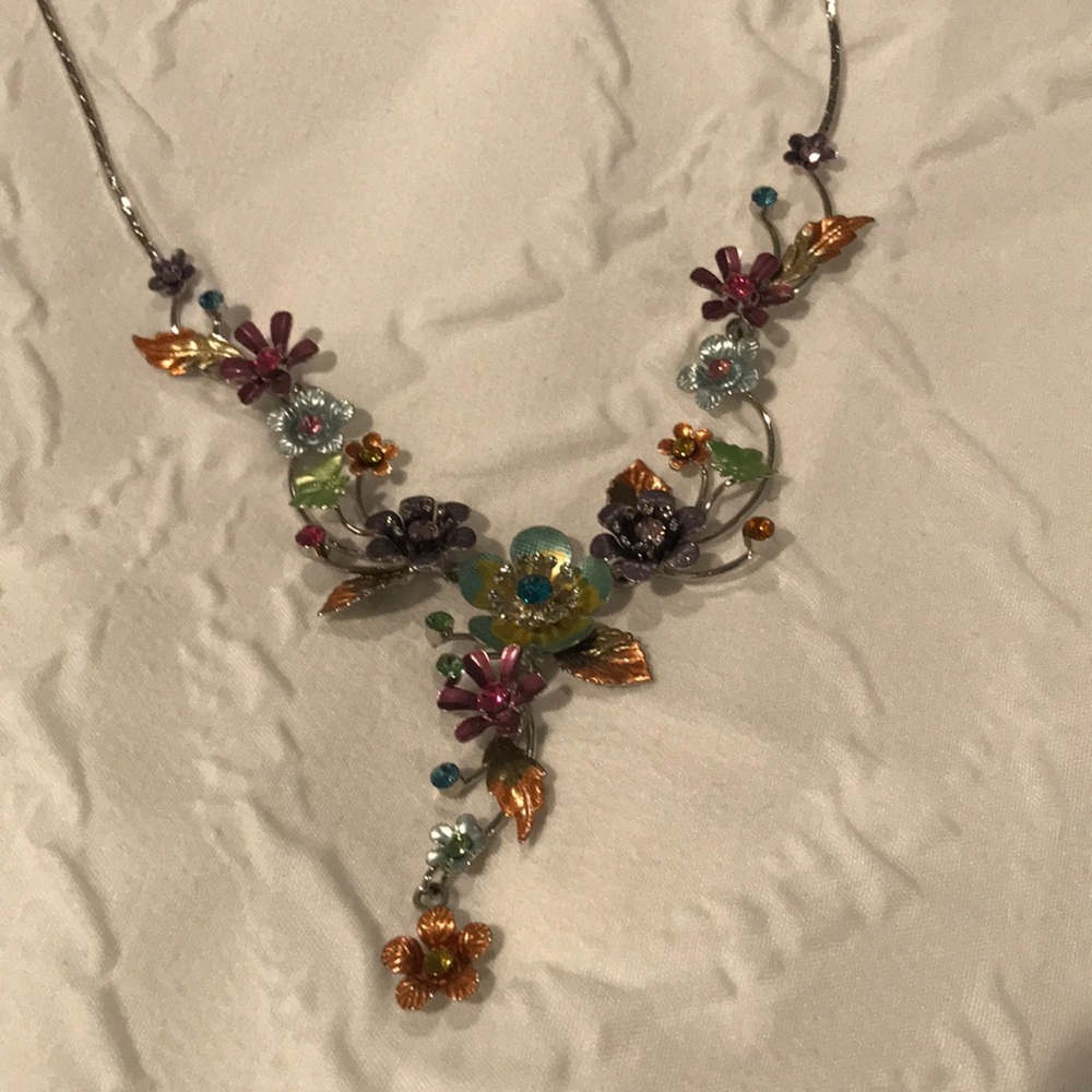 Delicate flower necklace
